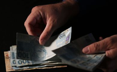 Grupo busca entender superendividamento das famílias brasileiras