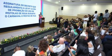 Governo sanciona lei que proíbe pistolas de água no Carnaval e em festas populares