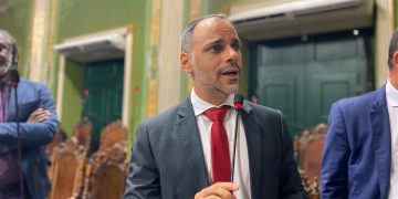 Augusto Vasconcelos comemora aprovação de projeto na Câmara Municipal