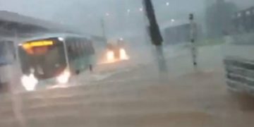 Ilhéus e Itabuna: Chuva forte causa transtornos a moradores