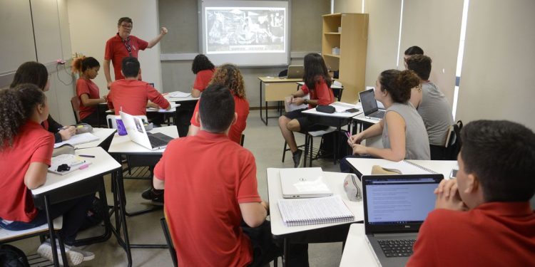 Ensino médio pode passar por nova reforma em 2024
