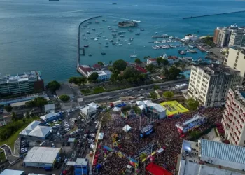 Encontro de trios elétricos na Praça Castro Alves revive história do Carnaval soteropolitano