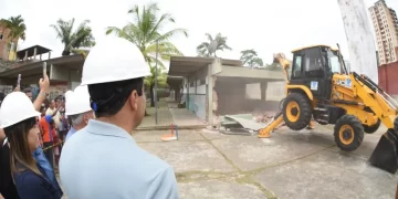 Prefeitura entrega primeira escola municipal com piscina semiolímpica e apresenta novidades para o ano letivo