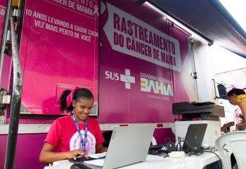 Com carretas equipadas com mamógrafos, o Programa leva mamografia ao interior do Estado