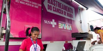 Com carretas equipadas com mamógrafos, o Programa leva mamografia ao interior do Estado