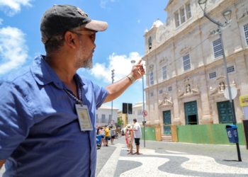 Guias de turismo auxiliam visitantes a aproveitar Salvador ao máximo