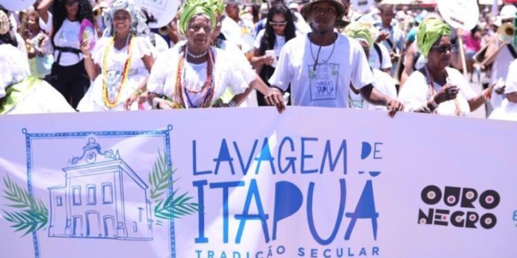 Sincretismo religioso: Turistas são atraidos às manifestações da Lavagem de Itapuã