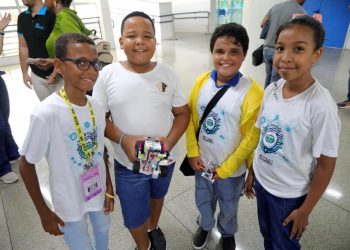 Alunos da Rede Municipal embarcam para Brasília para torneio nacional de robótica