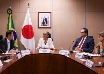 Ministra Marina Silva, embaixador Teiji Hayashi participam de cerimônia de assinatura de doação para o Fundo Amazônia