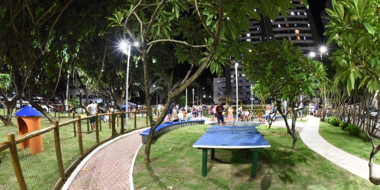 Prefeitura de Salvador inaugura praça requalificada no bairro da Pituba