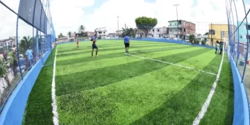 Esporte: Prefeitura inaugura campo com grama sintética no Rio Sena