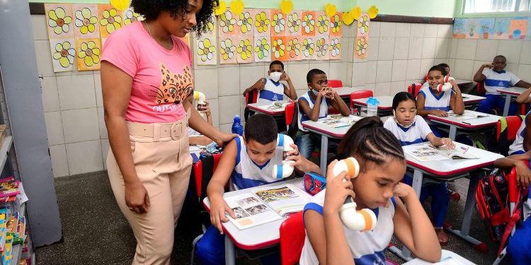 Quase o dobro da inflação: Professores municipais terão 8% de reajuste salarial