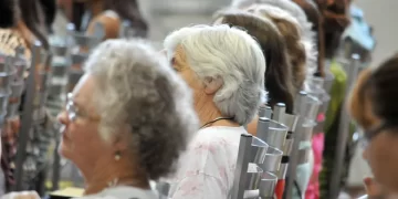 Proteção: Projeto exige que idosos assinem pessoalmente empréstimos feitos por telefone ou internet