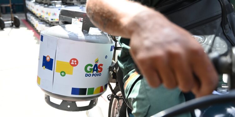 Gás do povo: a previsão é de que em março todos os municípios do país sejam atendidos