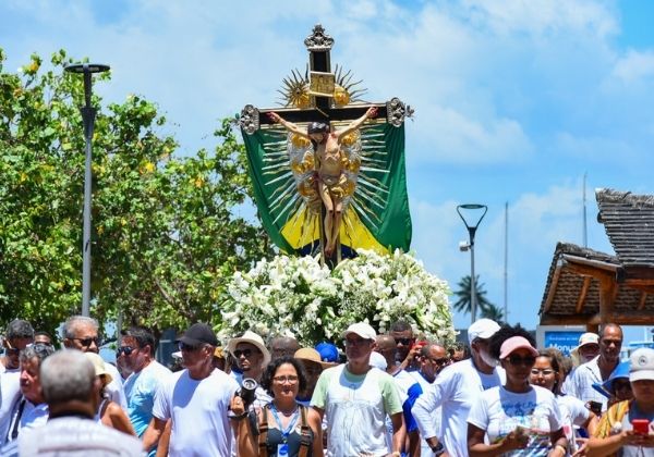 Fé no Senhor do Bonfim: Fiéis levam imagem à Conceição da Praia em procissão marítima que precede Lavagem