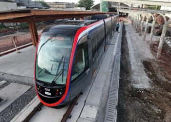 Com Governador Jerônimo, moradores do Subúrbio Ferroviário participam da primeira viagem-teste do VLT