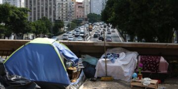 Política Pública: Governo do Brasil cria Fórum Nacional para enfrentar violência contra mulheres em situação de rua