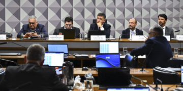 Depoimento na CPMI: Presidente do INSS revela que banco liberou consignados a cerca de 2 mil mortos