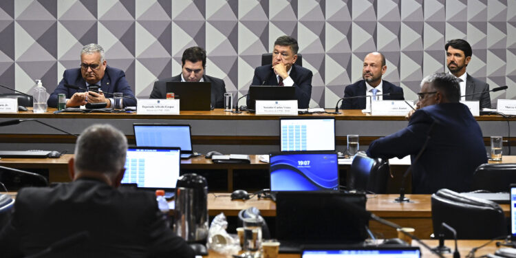 Depoimento na CPMI: Presidente do INSS revela que banco liberou consignados a cerca de 2 mil mortos