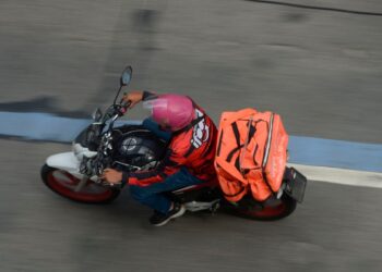 Entregadores e motoristas: Governo do Brasil passa a exigir transparência na composição do preço de corridas e entregas por aplicativo