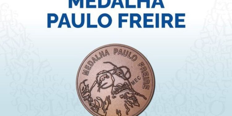 Inscrições para a Medalha Paulo Freire são prorrogadas até 6 de maio