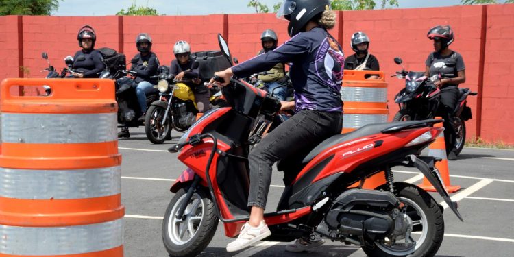 Gratuito: Transalvador abre nova turma para treinamento gratuito de pilotagem segura para motociclistas