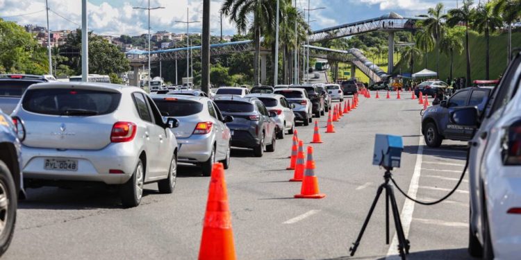Ação integrada: Blitz para conscientização de condutores sobre a campanha do Maio Amarelo