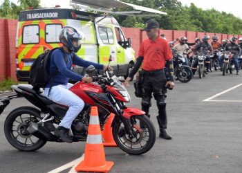 Direção segura: Transalvador oferece treinamento gratuito de pilotagem segura para motociclistas