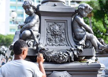 Restauração de monumentos em Salvador envolve técnicas especiais de limpeza e proteção das peças