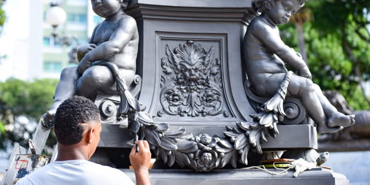 Restauração de monumentos em Salvador envolve técnicas especiais de limpeza e proteção das peças