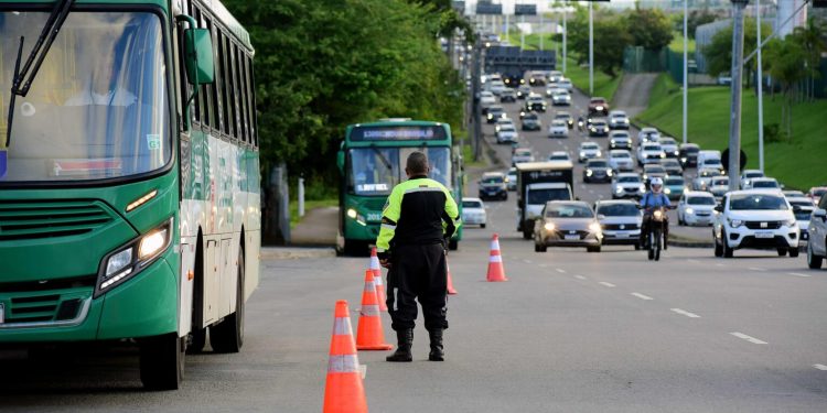 Ações de combate ao transporte irregular são reforçadas nas saídas da capital baiana