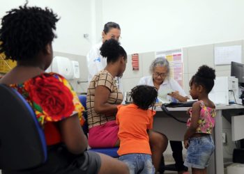 Beneficiários com Bolsa Família suspenso por ausência de acompanhamento escolar têm até o fim do mês para regularizar situação