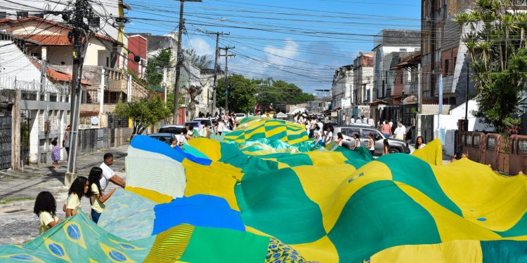 Cidade Baixa recebe desfile de pré-Copa com participação de fanfarra escolar neste sábado (6)