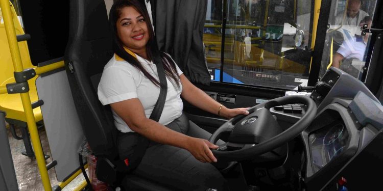 Salvador inaugura Escolinha Direção Feminina voltada à qualificação de mulheres no trânsito