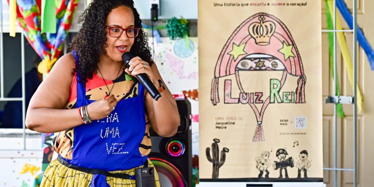 Professora e escritora incentiva valorização da cultura nordestina por meio da história de Luiz Gonzaga