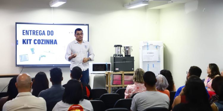 Prefeitura de Salvador fortalece atendimento a idosos com entrega de kits de cozinha para 17 instituições