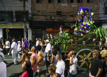Volta da Cabocla e show de Mariene de Castro levam multidão às ruas neste sábado (4) em celebração do 2 de Julho