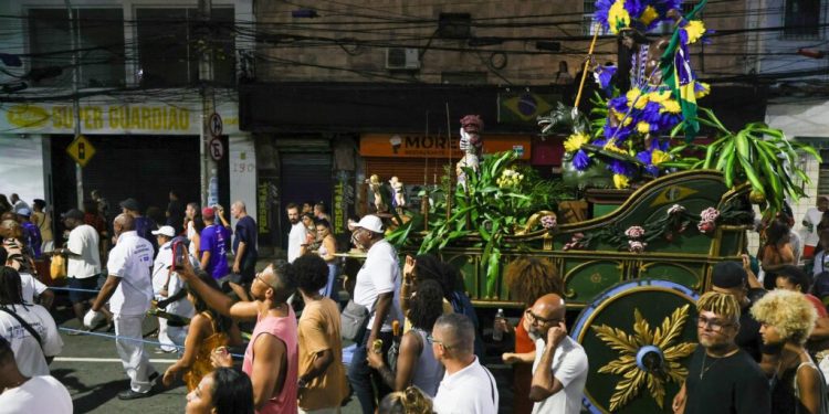 Volta da Cabocla e show de Mariene de Castro levam multidão às ruas neste sábado (4) em celebração do 2 de Julho
