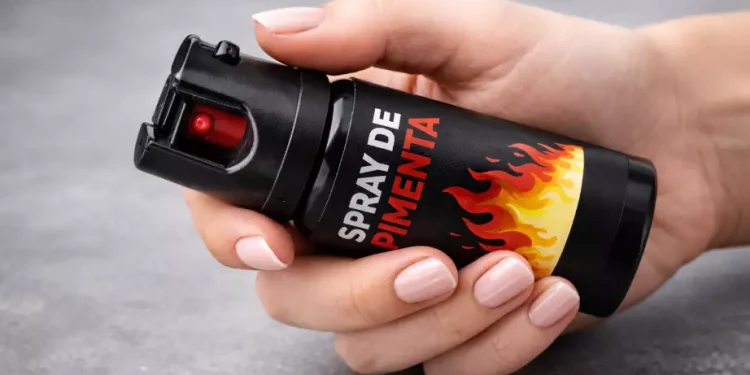 Lei 15.474/2026 permite venda de spray de pimenta para mulheres