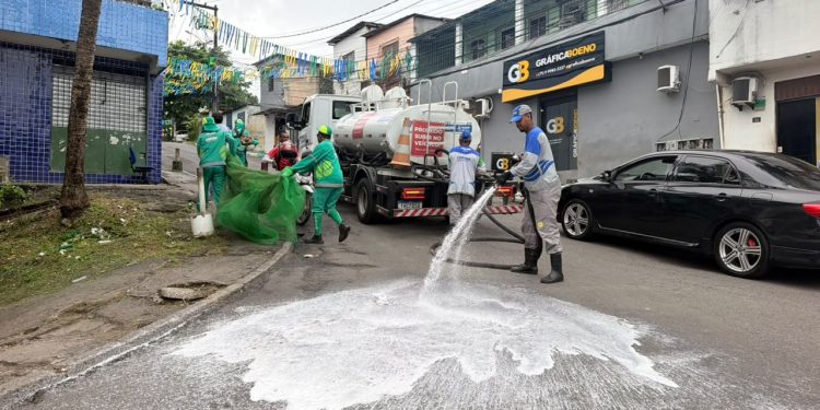 Limpurb realiza operação Bairro no Grau em Saramandaia