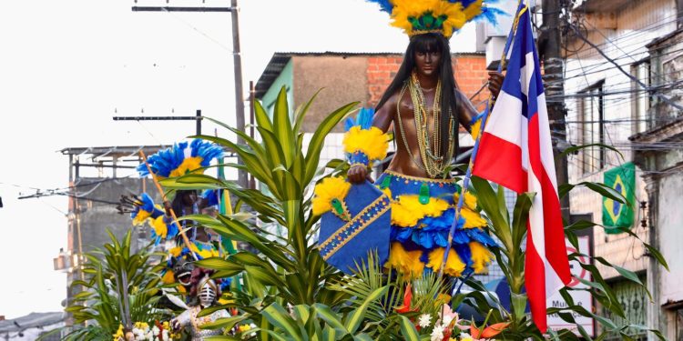 2 de Julho: População lota as ruas do Centro Histórico de Salvador para celebrar a Independência do Brasil na Bahia