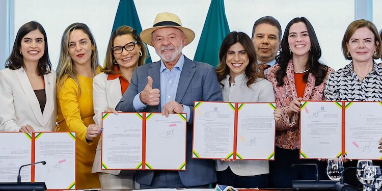 Conquista: Deputadas apontam avanços com novas leis do Pix Pensão e de divulgação do Ligue 180