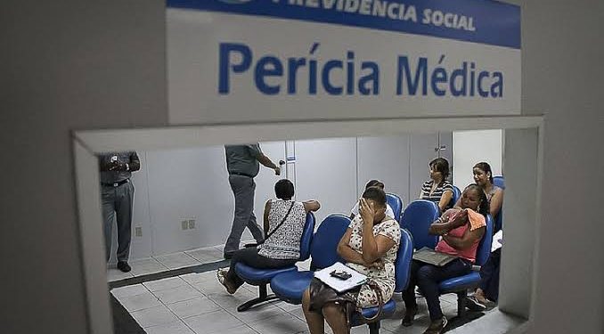 Perícia médica no INSS passa a ter presença de intérpretes de Libras para pessoas com deficiência