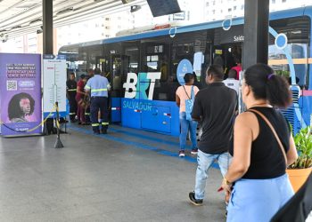 Botão Lílas: Salvador amplia acesso em estações do BRT para atendimento a mulheres vítimas de violência
