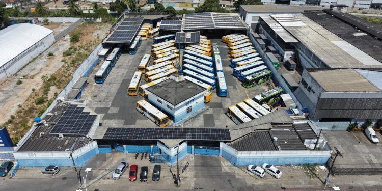 Bloqueio na saída de ônibus prejudicou eleitores que precisaram no transporte público no segundo turno das Eleições 2026