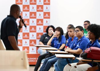 Prefeitura de Salvador realiza aulão preparatório de português e matemática para alunos do 9º ano