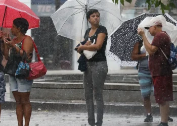 Inmet emite alerta de chuvas intensas para o sul da Bahia e outras regiões do país